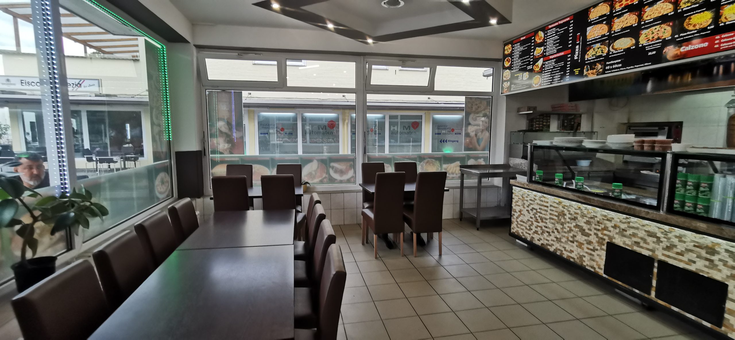 daniel-korpai-aUmq85-2V7I-unsplash